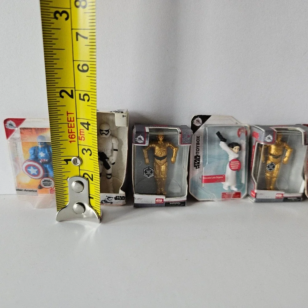 Star Wars Mini Brands Disney Zuru LOT OF 8 Figures C-3P0 Thor Black Panther Leia